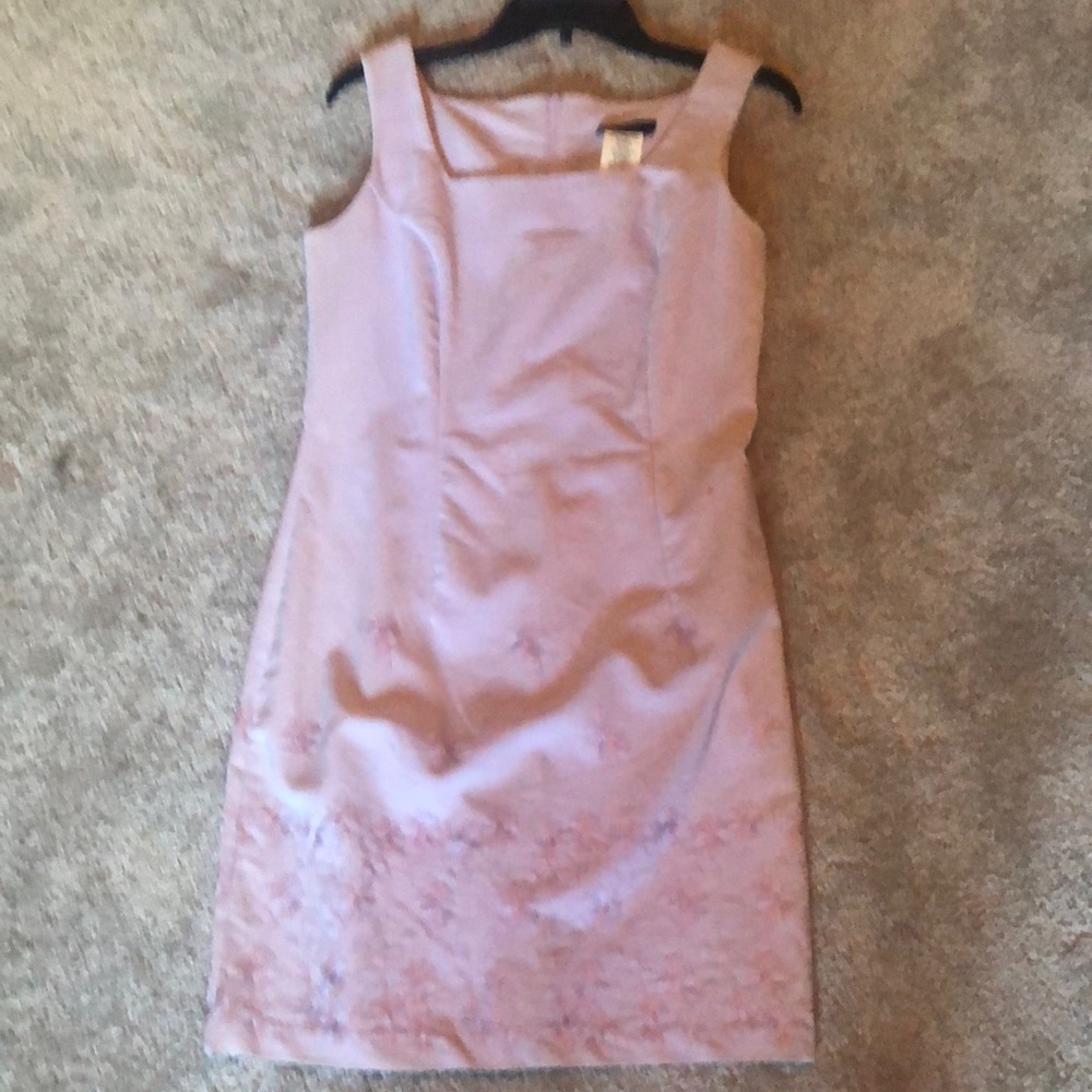 B Smart sleeveless sheath dress lavender with embroidered skirt, zip back